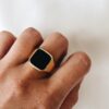 Anel em Aço Dourado Quadrado Preto