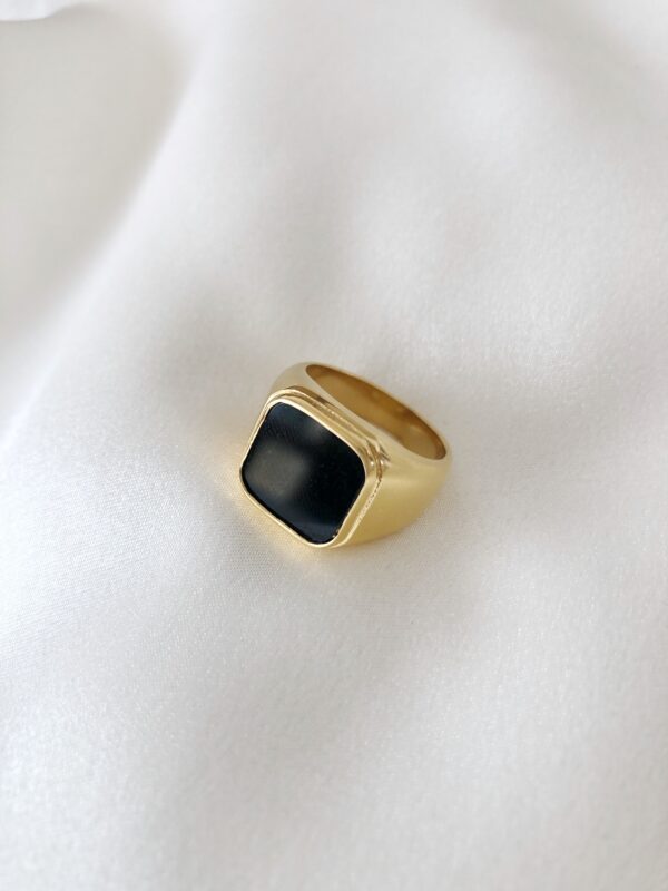 Anel em Aço Dourado Quadrado Preto