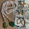 Colar de Perolas de Agua doce /argolas com banho de ouro "COLARES & PENDUREZAS"