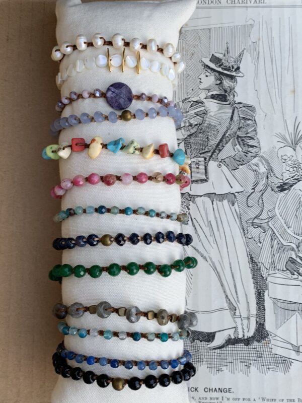 Pulseiras Handmade COLARES & PENDUREZAS