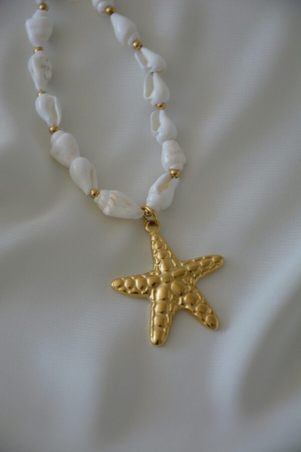 Colar de Missangas Branco com Concha