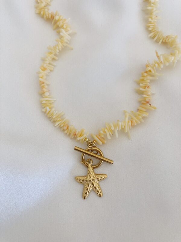 Colar de Coral Amarelo com Estrela do Mar
