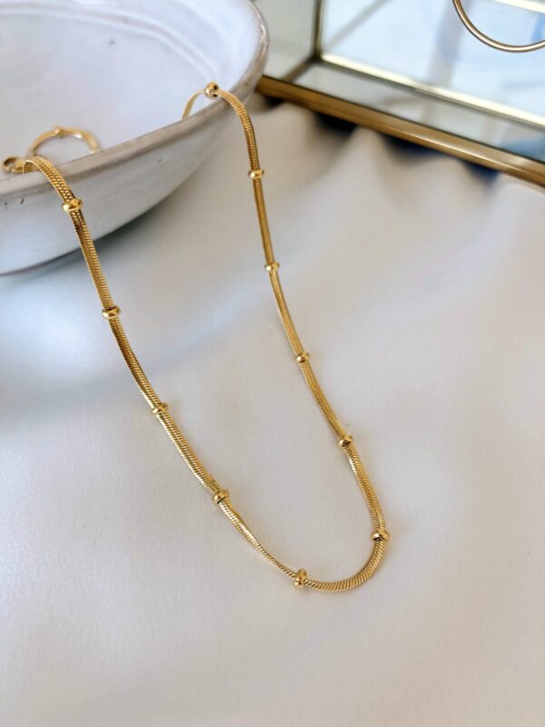 Colar em Aço Dourado Simples com Esferas