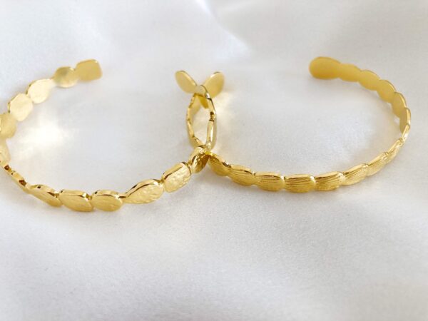 Pulseira em Aço Dourada com figuras Irregulares